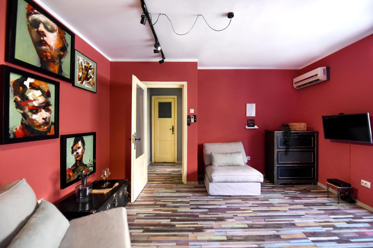 Captivating Old Town Apartment Бухарест Экстерьер фото