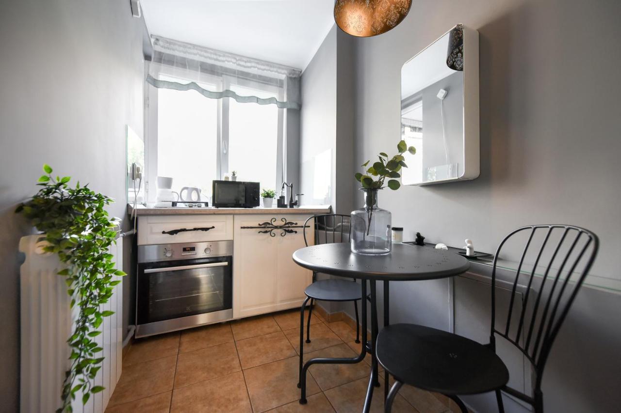 Captivating Old Town Apartment Бухарест Экстерьер фото